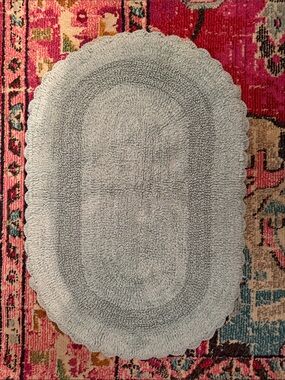 Plush Oval Bath Rug in mint aqua green   - Soft Scalloped Edge 21” x 32“
